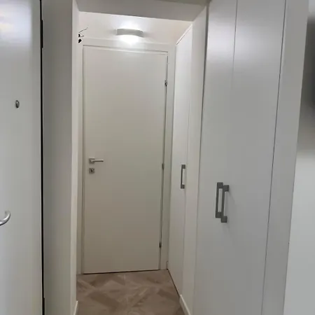 Apartment House On Sunday Sole